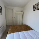 Cosy Pour 4 Pers. Climatise, 30m Joigny, Terrasse, Proche Pereire - Fr-1-474-260 Apartment