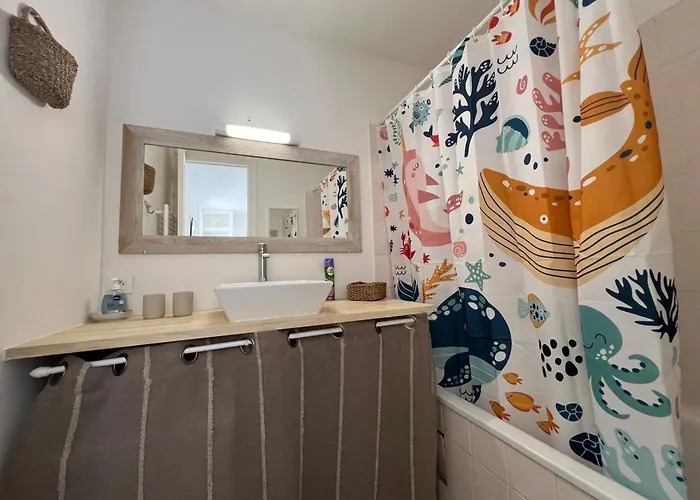 Cosy Pour 4 Pers. Climatise, 30m Joigny, Terrasse, Proche Pereire - Fr-1-474-260 アパート *