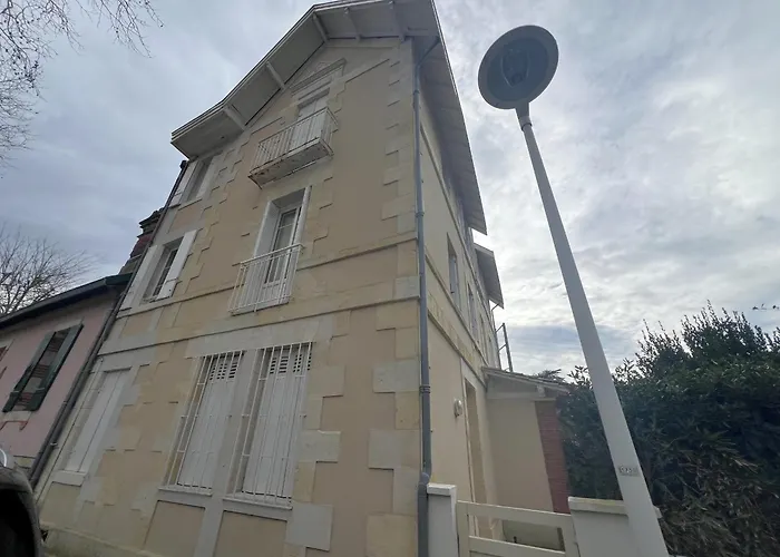 Cosy Pour 4 Pers. Climatise, 30m Joigny, Terrasse, Proche Pereire - Fr-1-474-260 アパート *